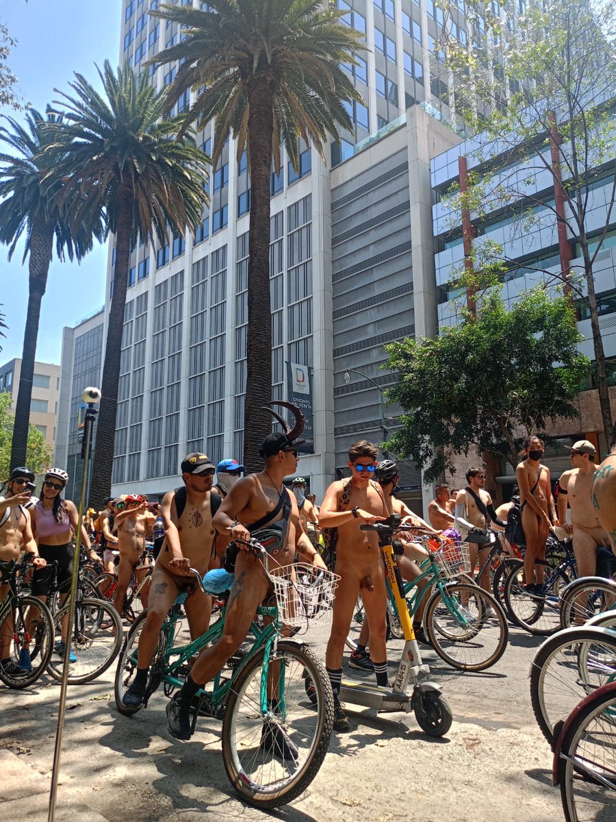OrgulloLGBT's tweet photo. Este sábado 1 de agosto de 2026 se llevó a cabo la Rodada al Desnudo (World Naked Bike Ride) en la Ciudad de México 🇲🇽 con el lema: ¡Desnudos ante el tráfico! ¿Ahora sí me ves? https://t.co/k4jcrMlxYR

Por @Snochebuena 
#WNBR #CDMX #RodadaAlDesnudo https://t.co/AW3hN7hYk9