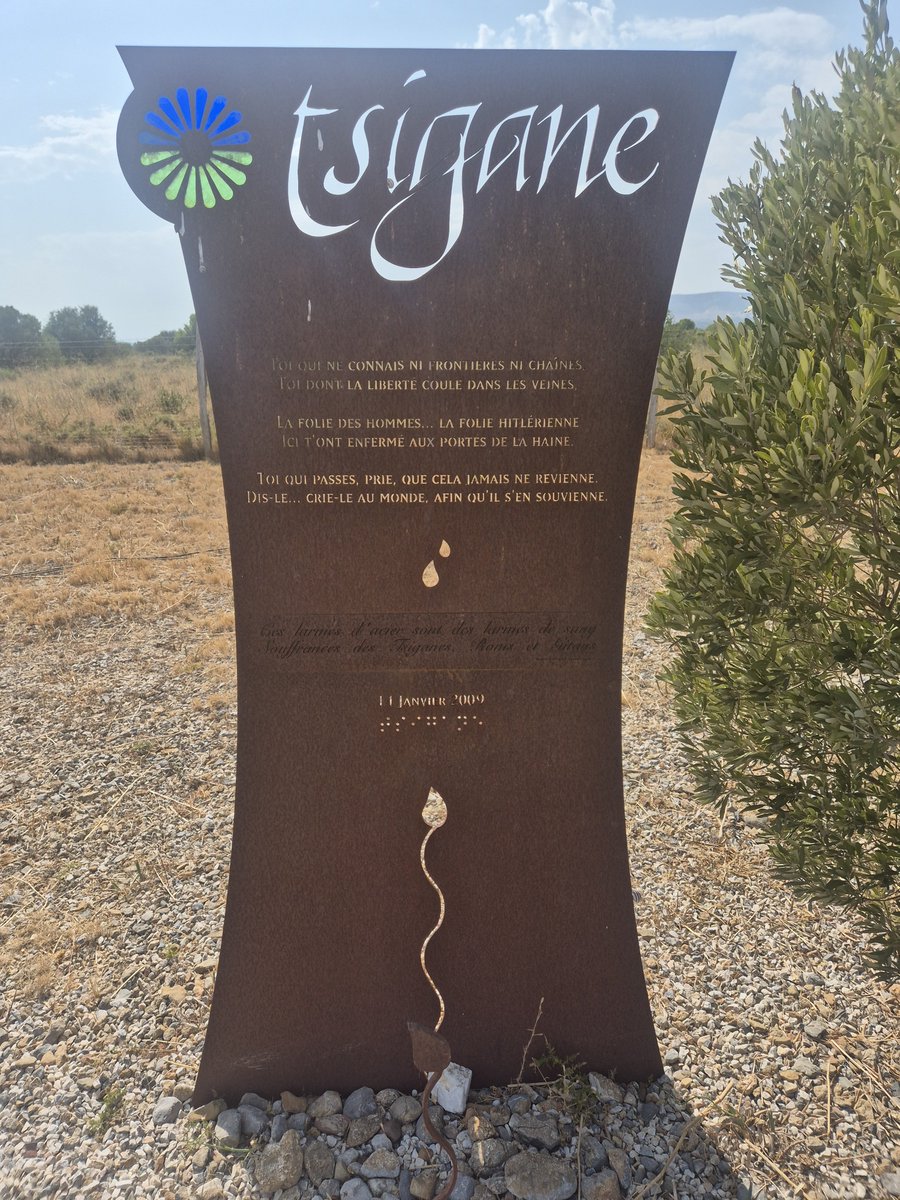 10Ricardet's tweet photo. Avui hem estat a França, al camp de concentració de Ribesaltes, participant en l'acte commemoratiu del 2 d'agost en record de les víctimes gitanes del nazisme. Hem pogut alçar la nostra veu amb un discurs  reivindicatiu i ple de respecte i memòria cap a les víctimes del nazisme. https://t.co/1kuKn4XISl