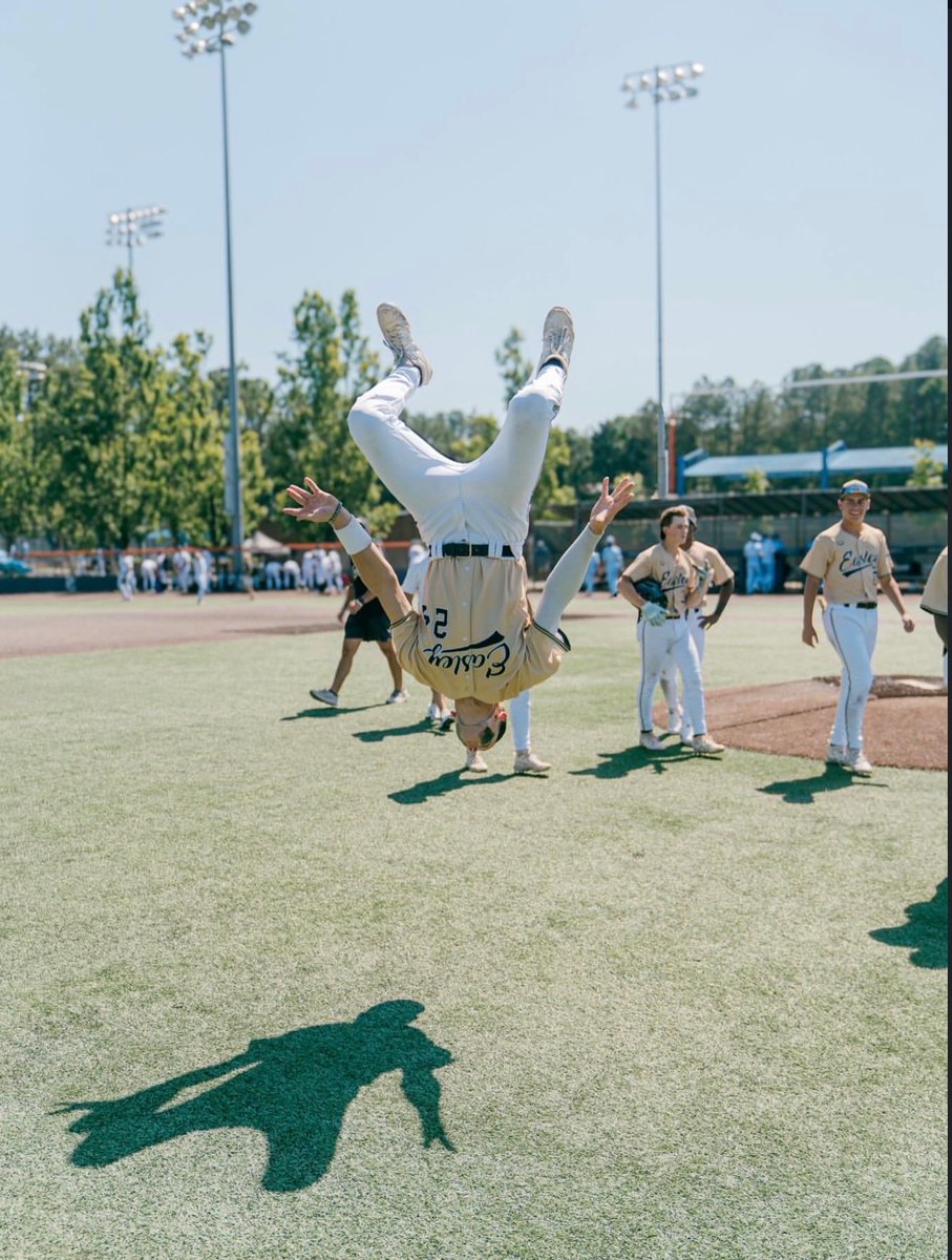 IanNich24's tweet photo. Baseball season ➡️ Football season.

2028 | Ian Nichols
6’1”/175 lbs./UTILITY

🎥 Highlights: https://t.co/hMnZsvTUcA

��� Metrics:
• EV: 97.3
• 60: 7.0
• OF Velo: 85
• IF Velo: 85
• Pop: 1.96
• Grip: 158 (R) 152 (L)

#ClassOf2028 #BaseballRecruiting #MultiSportAthlete https://t.co/Ni11QiKmG2