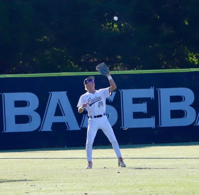 IanNich24's tweet photo. Baseball season ➡️ Football season.

2028 | Ian Nichols
6’1”/175 lbs./UTILITY

🎥 Highlights: https://t.co/hMnZsvTUcA

��� Metrics:
• EV: 97.3
• 60: 7.0
• OF Velo: 85
• IF Velo: 85
• Pop: 1.96
• Grip: 158 (R) 152 (L)

#ClassOf2028 #BaseballRecruiting #MultiSportAthlete https://t.co/Ni11QiKmG2