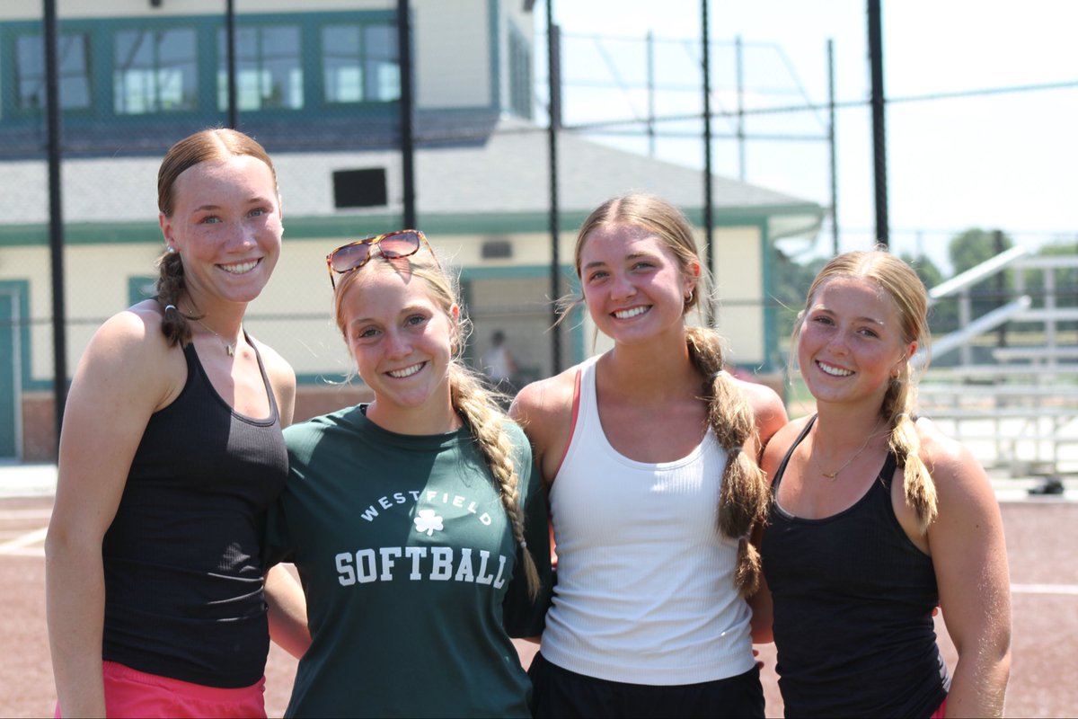 AlyviaBrowne's tweet photo. Great week helping out  @toriheymanfit with her softball camp and giving back to the game alongside some amazing players I’m lucky enough to call my teammates. So much fun helping the next generation fall in love with the game! 
@GatorsPremier10 @rothrock03 @kayleegraff2028 @AdelynKurth2028 @CarlynneSchrock @Rocks_softball  @SBRRetweets @gatorjack72 @LineDsoftball @los_stuff @SunilSportsNews @SportPrepX @softballamerica @ImpactRetweets @IHartFastpitch @ExtraInningSB @TopPreps @LegacyLegendsS1 @RapsodoSoftball @SoftballRecruit @PrepSoftball @top_d1 @MaxPreps @DiamondAddicts @newstoyouu