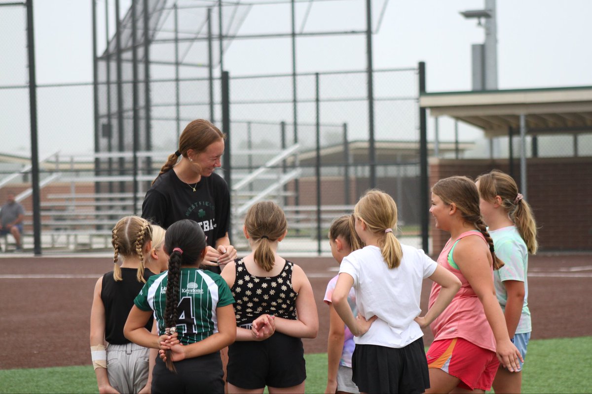 AlyviaBrowne's tweet photo. Great week helping out  @toriheymanfit with her softball camp and giving back to the game alongside some amazing players I’m lucky enough to call my teammates. So much fun helping the next generation fall in love with the game! 
@GatorsPremier10 @rothrock03 @kayleegraff2028 @AdelynKurth2028 @CarlynneSchrock @Rocks_softball  @SBRRetweets @gatorjack72 @LineDsoftball @los_stuff @SunilSportsNews @SportPrepX @softballamerica @ImpactRetweets @IHartFastpitch @ExtraInningSB @TopPreps @LegacyLegendsS1 @RapsodoSoftball @SoftballRecruit @PrepSoftball @top_d1 @MaxPreps @DiamondAddicts @newstoyouu
