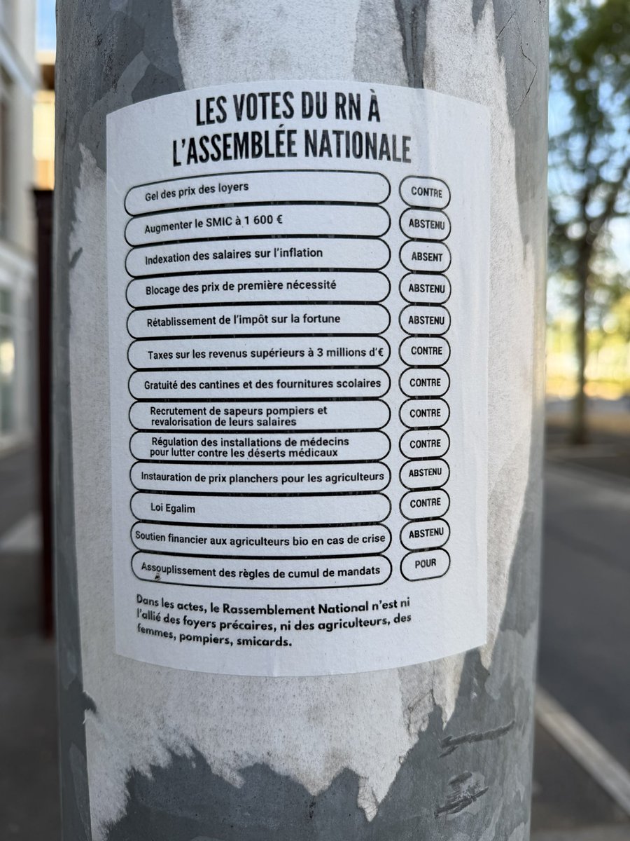 Desiiah's tweet photo. On aime ce genre de petits rappels aux arrêts de bus https://t.co/KEU2w2kk7Q