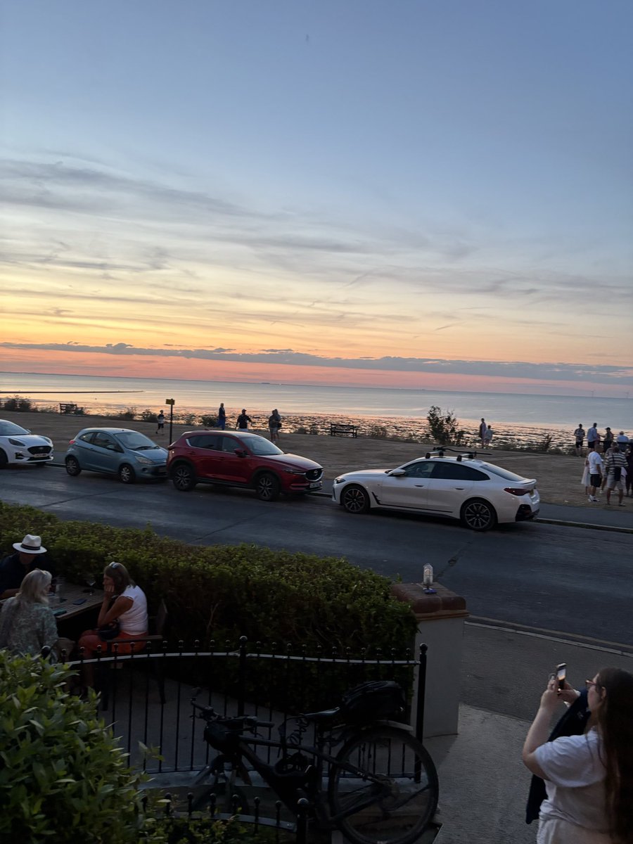 Tinkerbellbow's tweet photo. Whitstable carnival last night 
#Sundowner #Tankerton https://t.co/EfgW63du6E