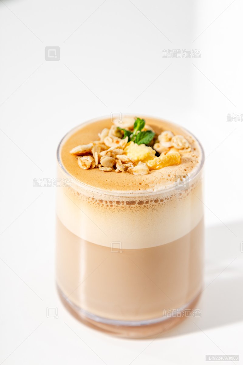 JMeyer56020's tweet photo. Chilly autumn calls for a warm cup of homemade oat milk latte topped with a pinch of cinnamon—pure cozy in a sip! https://t.co/tYtn7PsrWe