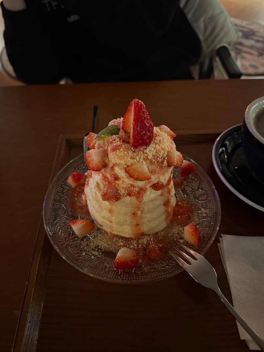 Kimoinju's tweet photo. i think i’ll keep this tiny strawberry memory in my pocket 🍓🪽 https://t.co/qEI3nSTv72