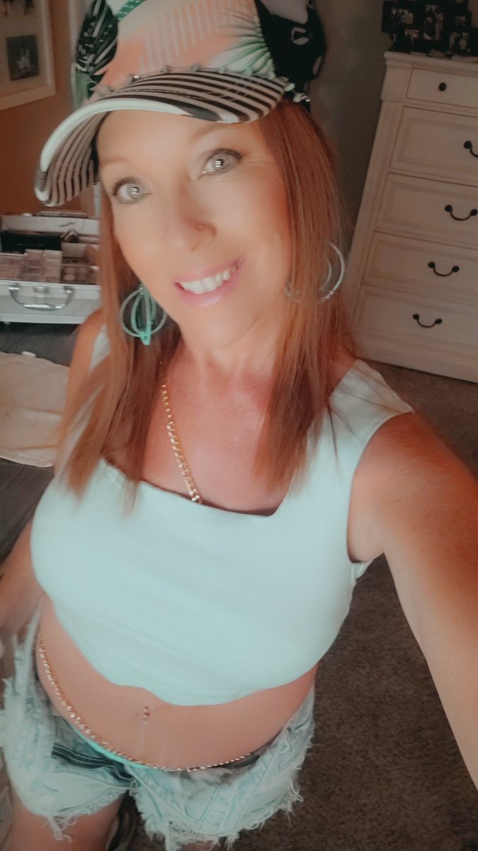 FayeMginger's tweet photo. Last day celebrating being 49!!! Tomorrow the BIG 5-0🥳💙🥂
#LEOseason #birthdaygirl #poolside https://t.co/x6QF3nbRFw