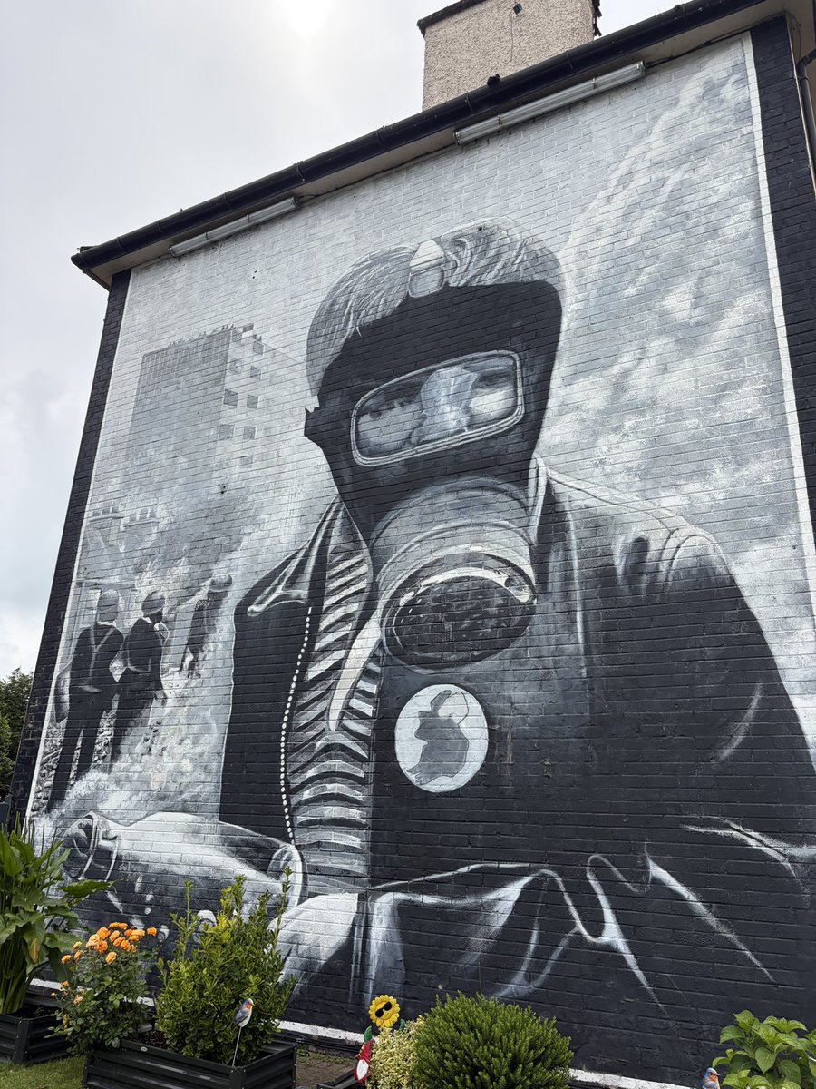 eathedocument's tweet photo. once you’ve been to derry you’ll never stop wanting to beat the british government to death with your bare hands https://t.co/gs67MDl5VJ