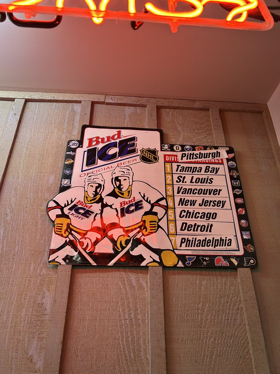 yungic_'s tweet photo. stopped for gas in the hills of alabama and tried to buy this beer sign from the clerk

“Not for sale buddy” 😔😔 https://t.co/rRUMEuigok