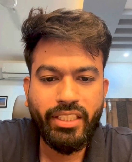 PracticalSpy's tweet photo. 🚨 झारखंड की छात्रा ने अभिजीत दीपके को उनके चेहरे पर ही बेनकाब कर दिया! 🚨

CJP के संस्थापक और प्रवक्ता अभिजीत दीपके का झारखंड के छात्र आंदोलनकारियों के साथ वीडियो कॉल हुआ।

लड़की ने कहा: “सर, हमें भी यहाँ आपका समर्थन चाहिए। हम झारखंड सरकार में पेपर लीक के खिलाफ लड़ रहे हैं।”

अभिजीत दीपके: “हम पूरी तरह आपके साथ हैं। अगर कुछ चाहिए तो बताइए।”

लड़की: “सर, आप यहाँ कब आ रहे हैं?”

दीपके: “हम आपकी बातें और माँगें सरकार के सामने रखेंगे। बताइए आपकी क्या माँगें हैं।”

लड़की ने फिर पूछा: “सर, आप झारखंड कब आ रहे हैं हमें सपोर्ट करने? हमें भी न्याय चाहिए, हमें आपका समर्थन यहाँ चाहिए।”

इसके बाद दीपके पूरी तरह चुप हो गया , विषय बदलकर तुरंत कॉल काट दिया। 🥲🙏

ये घोंचू देश में शिक्षा के क्षेत्र में क्रांति लाने चला था