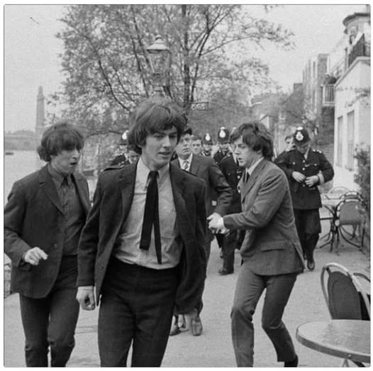 BeatlesArchive2's tweet photo. The #Beatles filming the exterior shots of the "Help!" scene in which they refuge in a London pub. The pub was the City Barge, at 27 Strand-on-the Green, Chiswick, London. https://t.co/O3g8ATXu7y