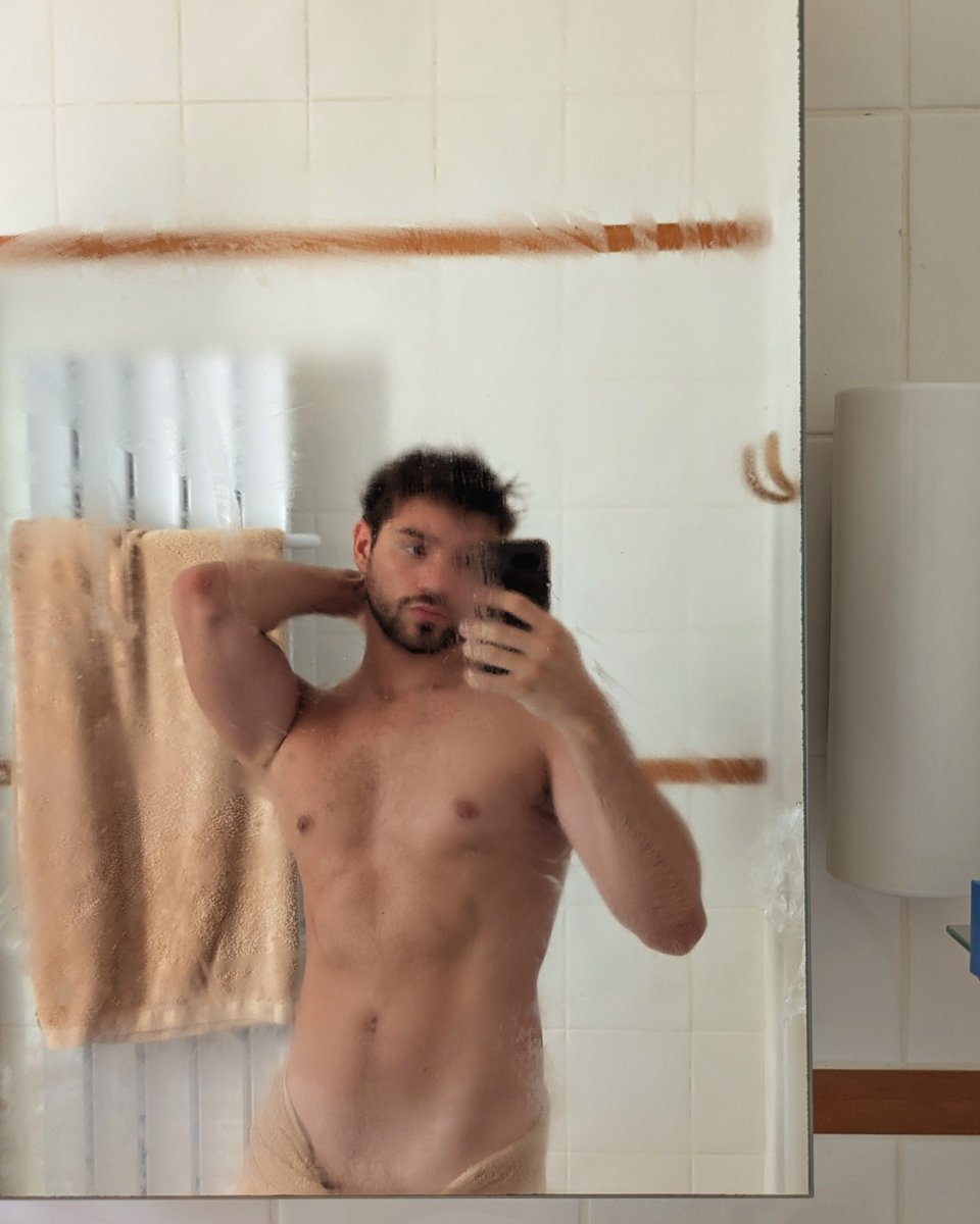 floo__d's tweet photo. #LGBTQIASunlightOfAugust pas fâché avec le bonheur https://t.co/iC4FWnv2tI