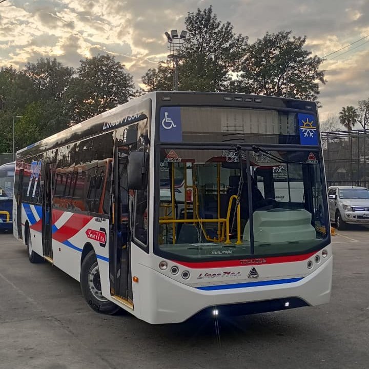 CiudadDeBondis's tweet photo. 2 POR BANDO
A los 2 0km #Ugarte #MB1621 que rescató como oportunidad la #Linea71, se suman dos 0km #Todobus #MT17Plus siendo los primeros sobre el chasis largo de Agrale para esta linea.
Los Mercedes son el #32 y #78, mientras que los Agrale serán el #12 y #85.
📸#AportesCDB https://t.co/CGTmqz8dbC