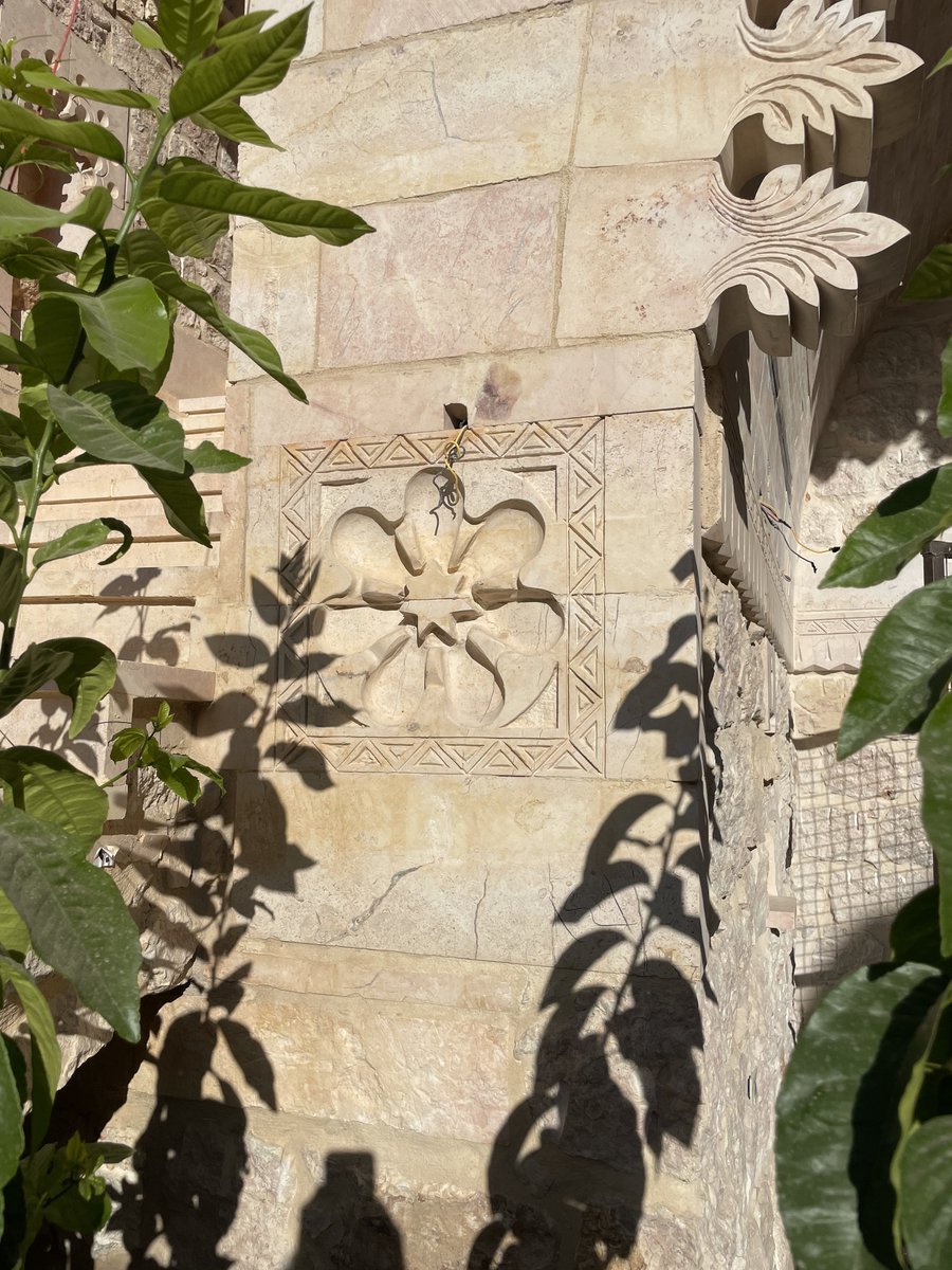 ArchMaher's tweet photo. stone details / my carving https://t.co/e90eaayvtE