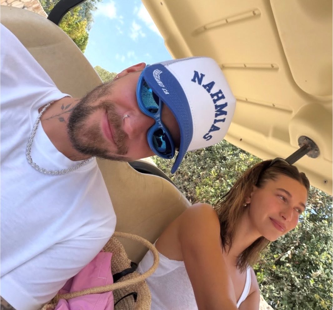 offmybieber's tweet photo. MOM AND DAD HALLELUJAH https://t.co/DQjEYsZwVj