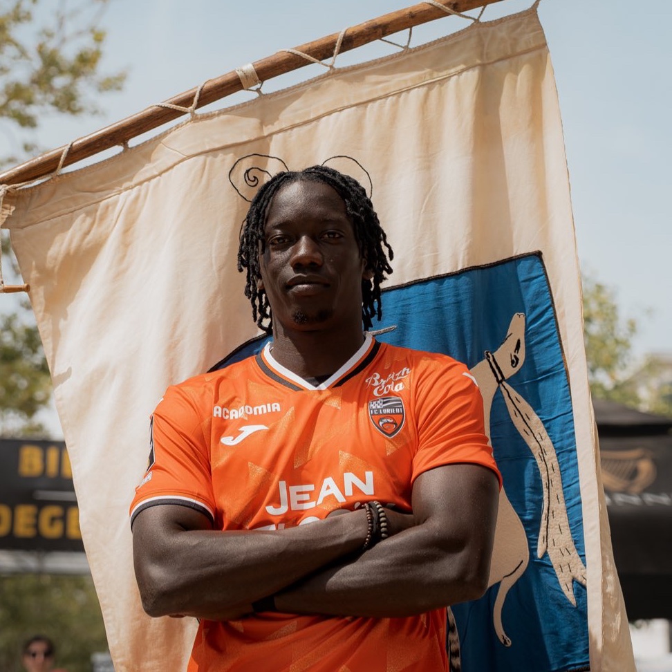 lnstantFoot's tweet photo. 🚨 OFFICIEL ! SOULEYMANE FAYE SIGNE À LORIENT EN PRÊT EN PROVENANCE DU SPORTING 🐟🧡

Option d'achat de 6.5M€.

(@FCLorient) https://t.co/gInR6vebY9