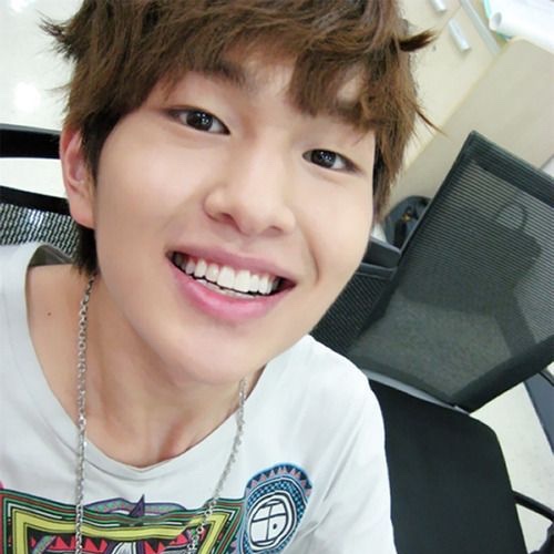 jongyugirl's tweet photo. imagine hating this guy like do y'all also hate the sun for shining https://t.co/OwYHvGhEAe