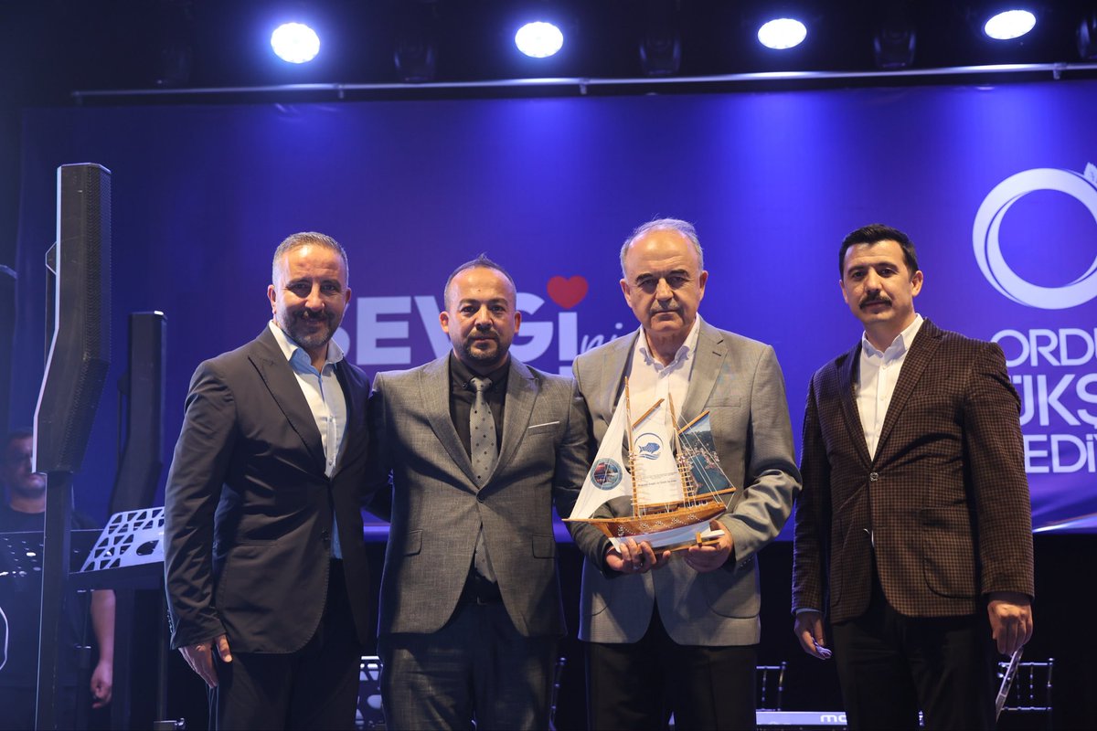 TCPERSEMBE's tweet photo. Kaymakamımız Sayın Burak AKELLER, Valimiz Sayın Muammer EROL’un teşrifleriyle gerçekleştirilen Medreseönü Derneği Balıkçı Festivali programına katıldı.

Festival kapsamında vatandaşlarımızla bir araya gelen Kaymakamımız Sayın Burak AKELLER, ilçemizin köklü denizcilik kültürünü ve balıkçılık geleneğini yaşatan organizasyonda emeği geçenlere teşekkür ederek, festivalin birlik ve beraberliğin güçlenmesine katkı sağlamasını temenni etti.

Yoğun katılımla gerçekleştirilen program, çeşitli etkinlikler ve vatandaşların ilgisiyle sona erdi.