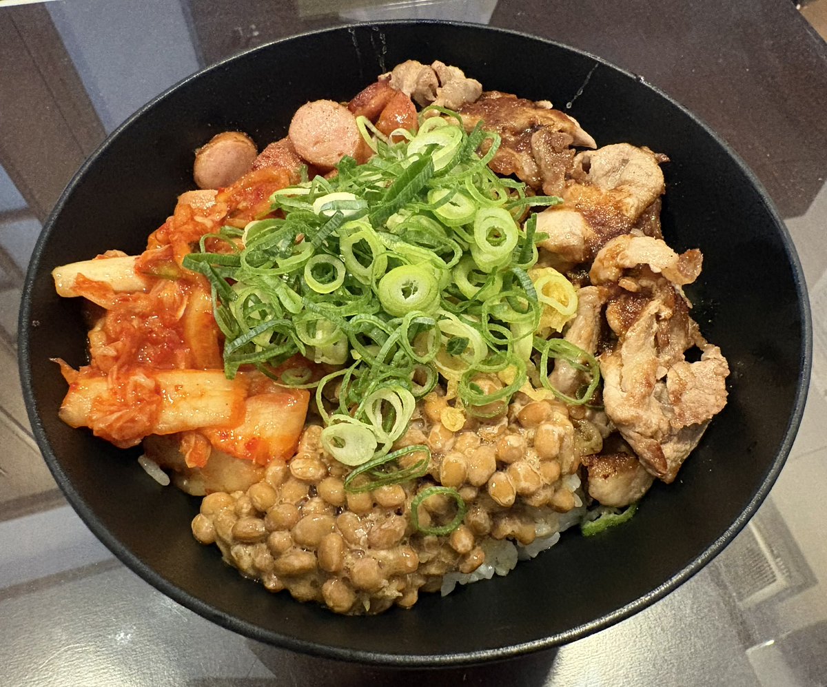 Jun_rec123's tweet photo. ねばねば系が食べたくなったので適当まぜまぜ丼。

ちなみに卵かけご飯は軽く絡める派。

#jun_meal https://t.co/kG1lOuddl9
