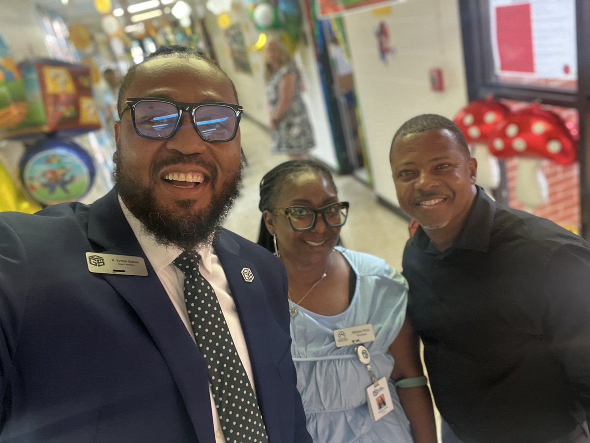 GSCSDistrict1's tweet photo. Elementary Open House at @JacksonRoadElem, @school_moore , @atk_alltheway all elementary schools in the #OmnipotentFirst #MotionParty #GameOn https://t.co/Z4pGgwUlcD