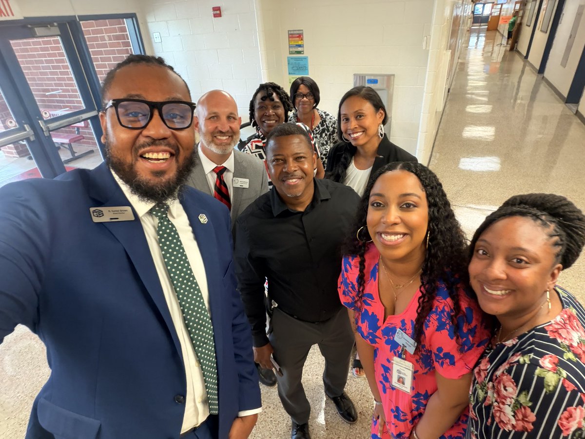 GSCSDistrict1's tweet photo. Elementary Open House at @JacksonRoadElem, @school_moore , @atk_alltheway all elementary schools in the #OmnipotentFirst #MotionParty #GameOn https://t.co/Z4pGgwUlcD
