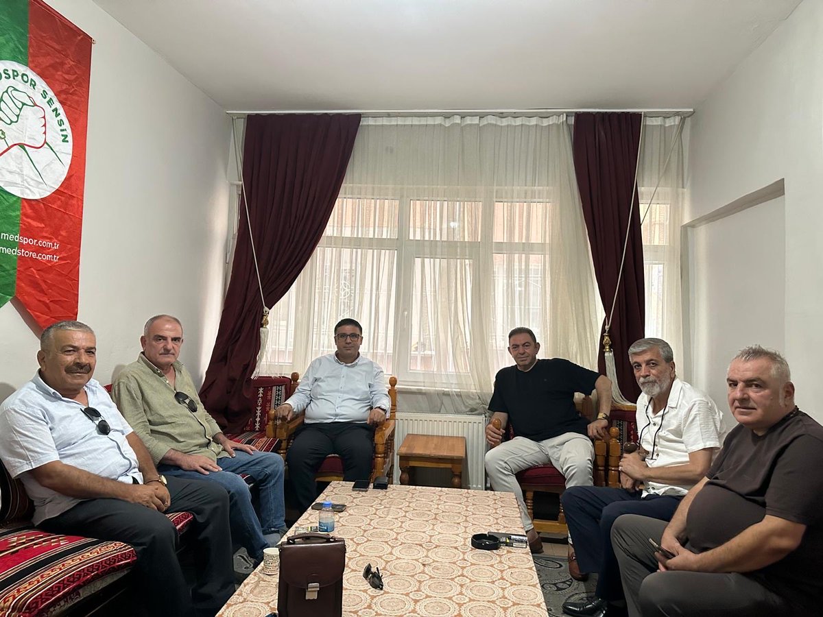 sertacekechp's tweet photo. Cumhuriyet Halk Partisi Diyarbakır İl Başkanlığı olarak, yönetim kurulu üyelerimizle birlikte İzol Derneği Başkanı Sayın İrfan AKBA’yı ziyaret ettik.

Toplumun farklı kesimleriyle güçlü diyaloglar kurmayı, ortak aklı ve dayanışma kültürünü büyütmeyi siyaset anlayışımızın temel unsurlarından biri olarak görüyoruz. Bu kapsamda gerçekleştirdiğimiz ziyarette bölgemize ilişkin değerlendirmelerde bulunarak karşılıklı fikir alışverişi yaptık.

Nazik ev sahipliği ve samimi misafirperverliği için Sayın İrfan AKBA’ya teşekkür ediyor, birlik ve dayanışma içerisinde Diyarbakır’ımızın ortak geleceği için çalışmayı sürdüreceğimizi ifade ediyoruz.

Av Sertaç EKE
CHP Diyarbakır İl Başkanı