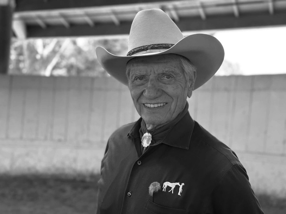 Flyboy_Pete's tweet photo. Nie żyje Monty Roberts...

Najbardziej znany zaklinacz koni. Jeden z pierwszych, który przemoc w sporcie i pracy z koniem, zamienił na rozumienie jego mowy ciała i "dogadanie" się ze zwierzakiem (join up).
Autor książek, w tym najsłynniejszej "Człowiek, który słucha koni"... https://t.co/dTfZ5eWSw8