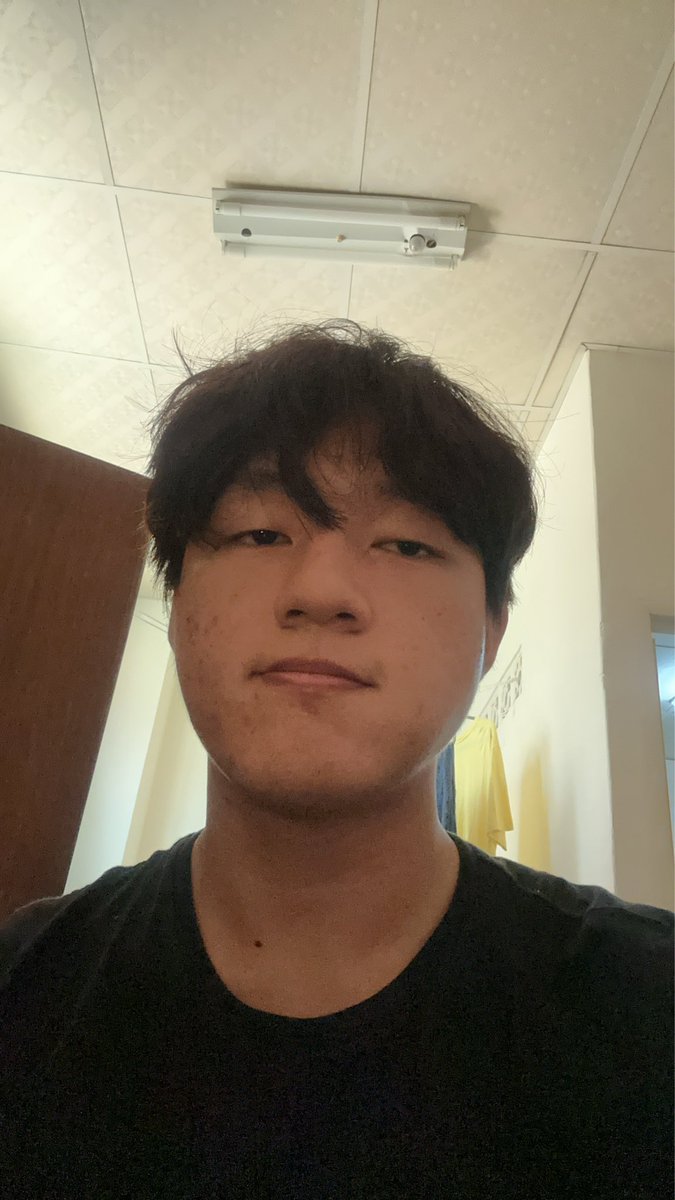 quackquack0929's tweet photo. 不是在去bigbig的路上就是在打lol https://t.co/jegPj4A5jA