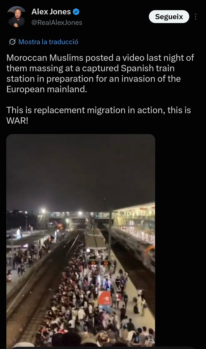 Miquel_R's tweet photo. No somos conscientes de la cantidad de bulos y la enorme campaña de propaganda que está lanzando a nivel global la extrema derecha con el asunto de Ceuta. 

Aquí, el basura de Alex Jones diciendo que vienen en tren desde Ceuta a conquistar Europa (es una estación de Marruecos). https://t.co/xARhhyVBjJ