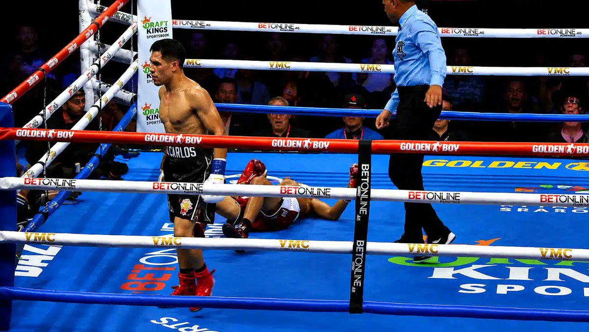 BoxingStuds's tweet photo. Juan Carlos Becerril se levantó de la lona y noqueó en el tercer round al prospecto de 17 años Dylan Capetillo, quien sufrió la primera derrota de su carrera profesional. #Boxeo #NoticiasBoxeo #BoxingStuds #JuanCarlosBecerril #DylanCapetillo https://t.co/RSqdaSLEpY