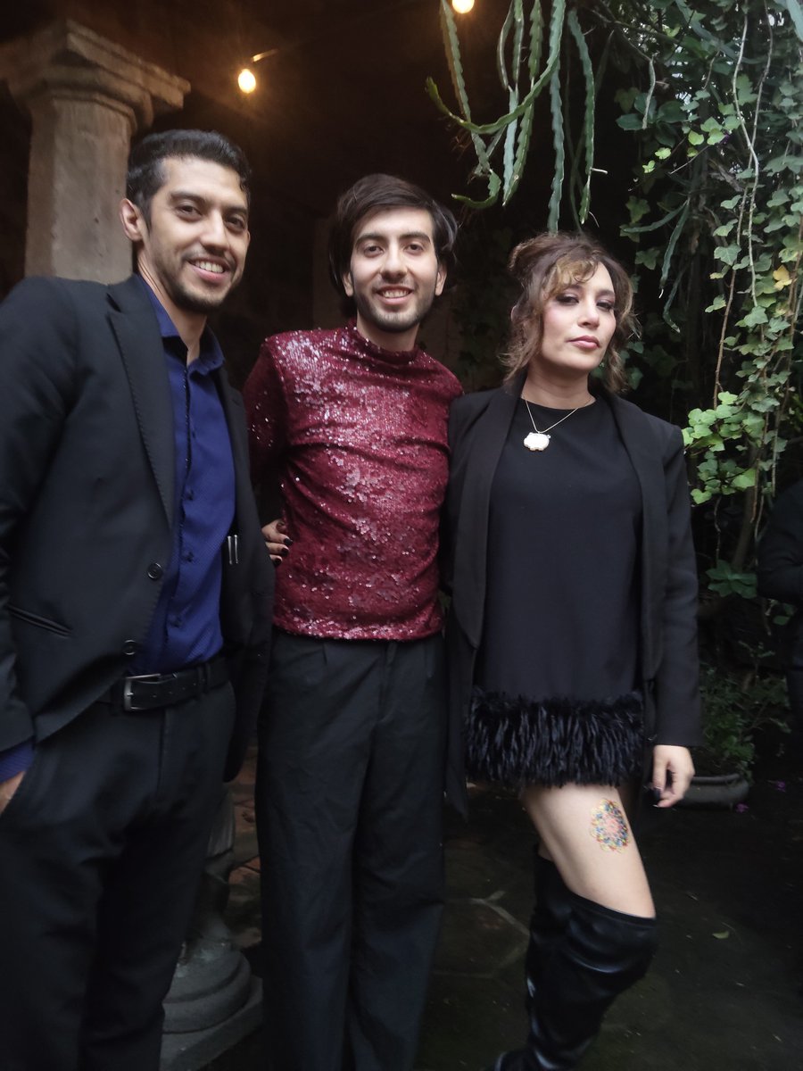 espacio_tr3s's tweet photo. Noche de amigos y fiesta 🎉 https://t.co/HWMIrs5FvN