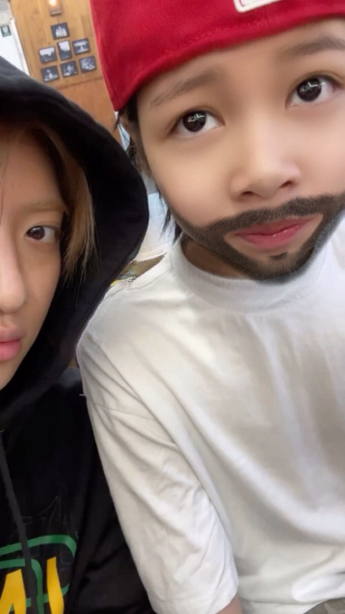 YULRYUL25's tweet photo. @bbbang38 이미 있음 이거 최애사진이라 아껴둠 https://t.co/Vz53FlExJj