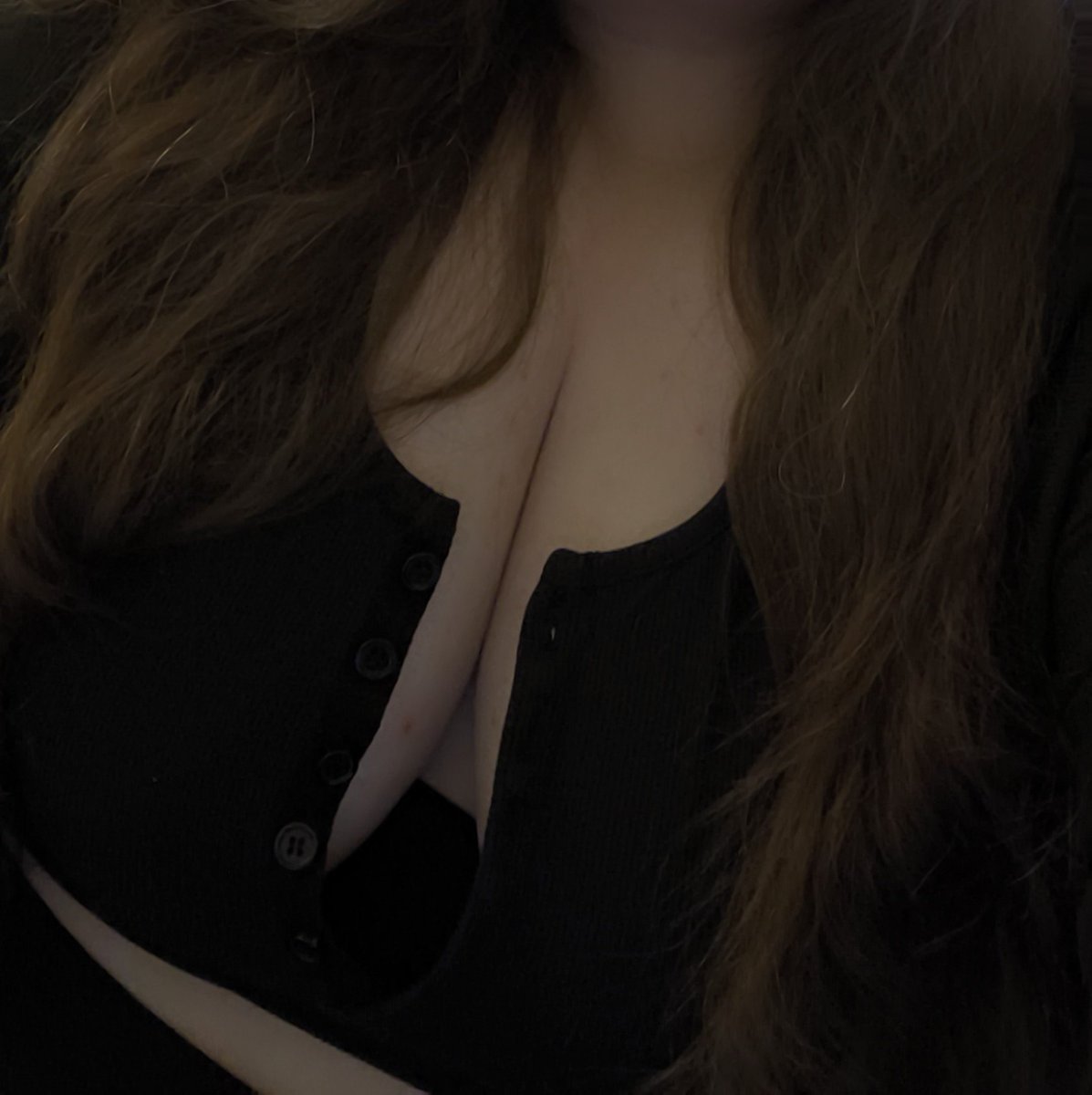 lucyluafterdark's tweet photo. Fuck me hard, choke me, and don’t stop till I’m dripping and shaking 🖤 https://t.co/ZsOehVigV5