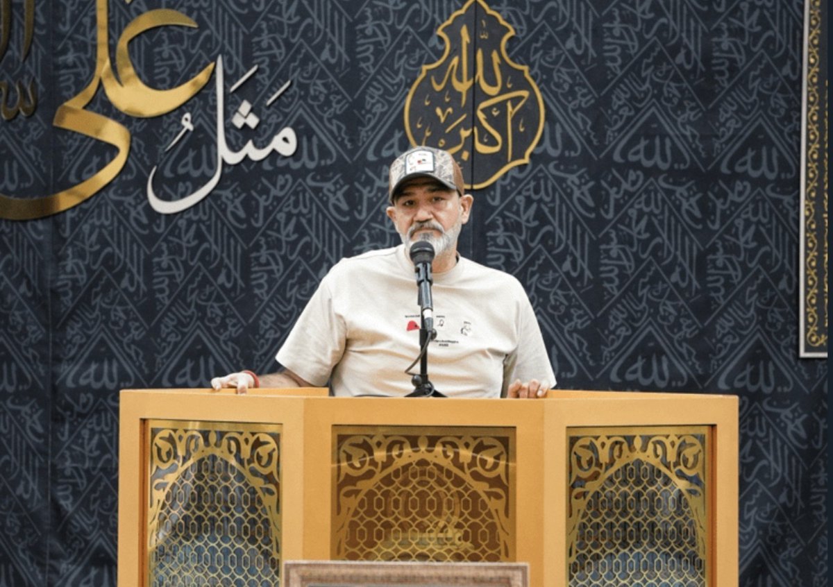 Mojtabapacino's tweet photo. حاج‌آقا غفوریان با همین فرمون ادامه بده میتونه امام جمعه بشه. https://t.co/MoNfrwyncy