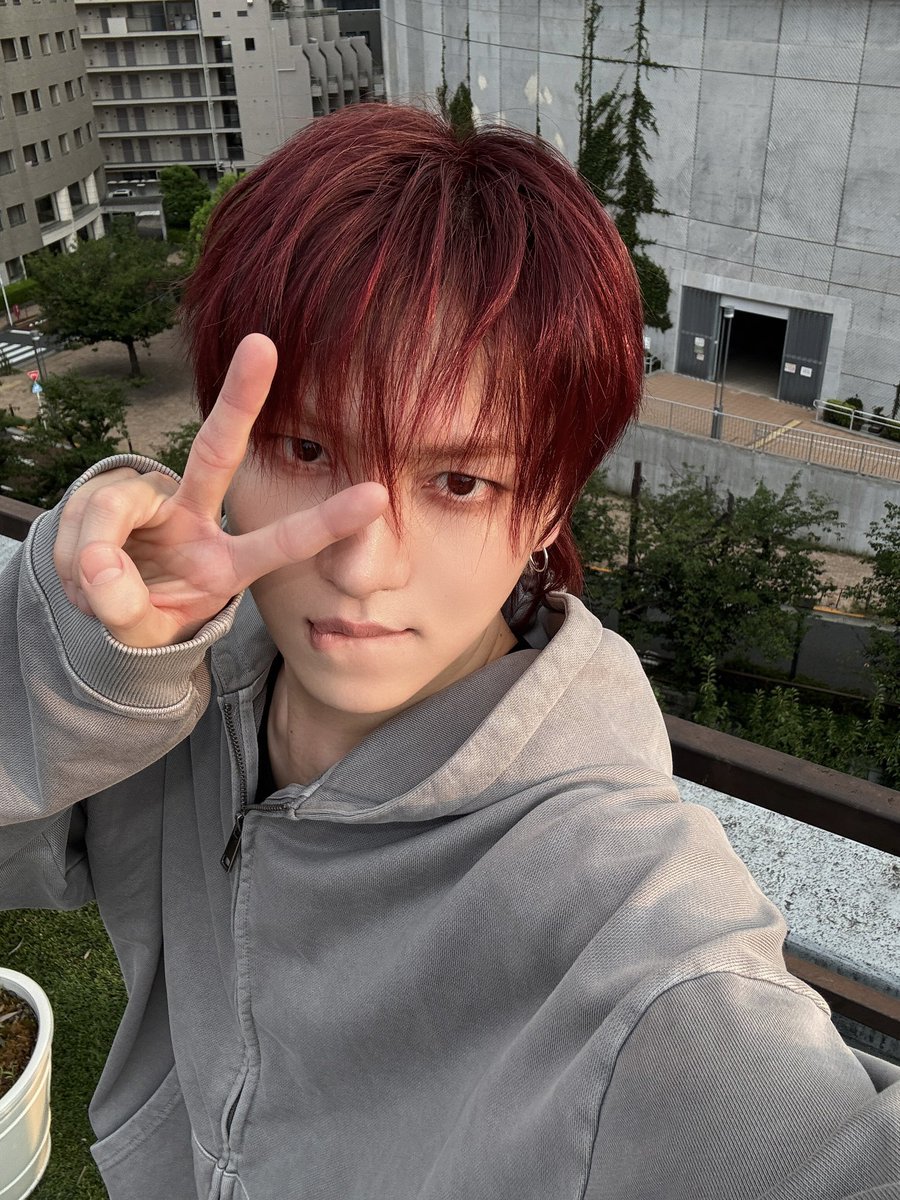 hui08280728's tweet photo. 아직 노래 안들어봤는데 노래에서 날티가 나네 https://t.co/nstoygH3EN