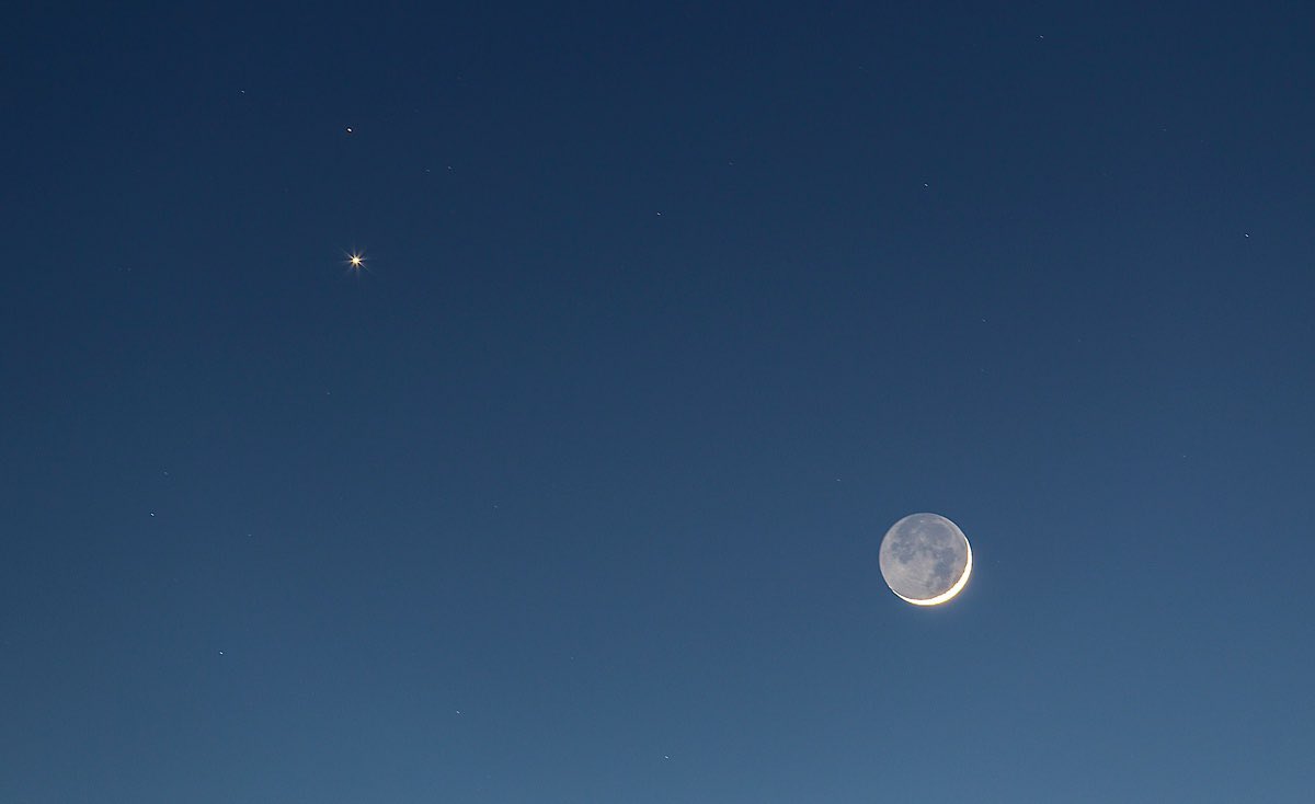 astro4pics's tweet photo. The Moon and Venus 🥹 https://t.co/4MXRI2uIUg