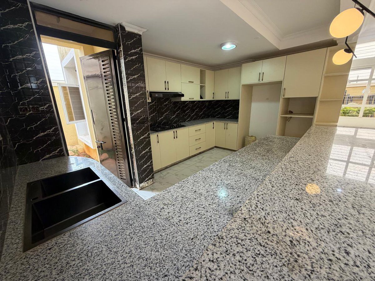NikasRealty's tweet photo. 5-Bed Maisonette for Sale in Kenyatta Heritage!Unbeatable value in a prime location!
 Get this spacious 5-bedroom maisonette today.
Location: Kenyatta areaPrice: KSh 15 Million only!
Status: Ready for occupation

📞 0759230871 https://t.co/tviS43bqRj