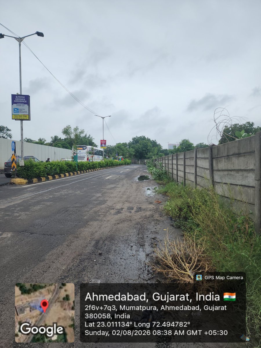 RJChanchiya's tweet photo. Please resolve this area road problem we are and other people also facing many problems because of this full broken road,because of this broken road we faced traffic problem,car moter, bus damaged,accident problem,this road is main road because of S.G highway diversion!Take care https://t.co/ezmRfIv0Vh