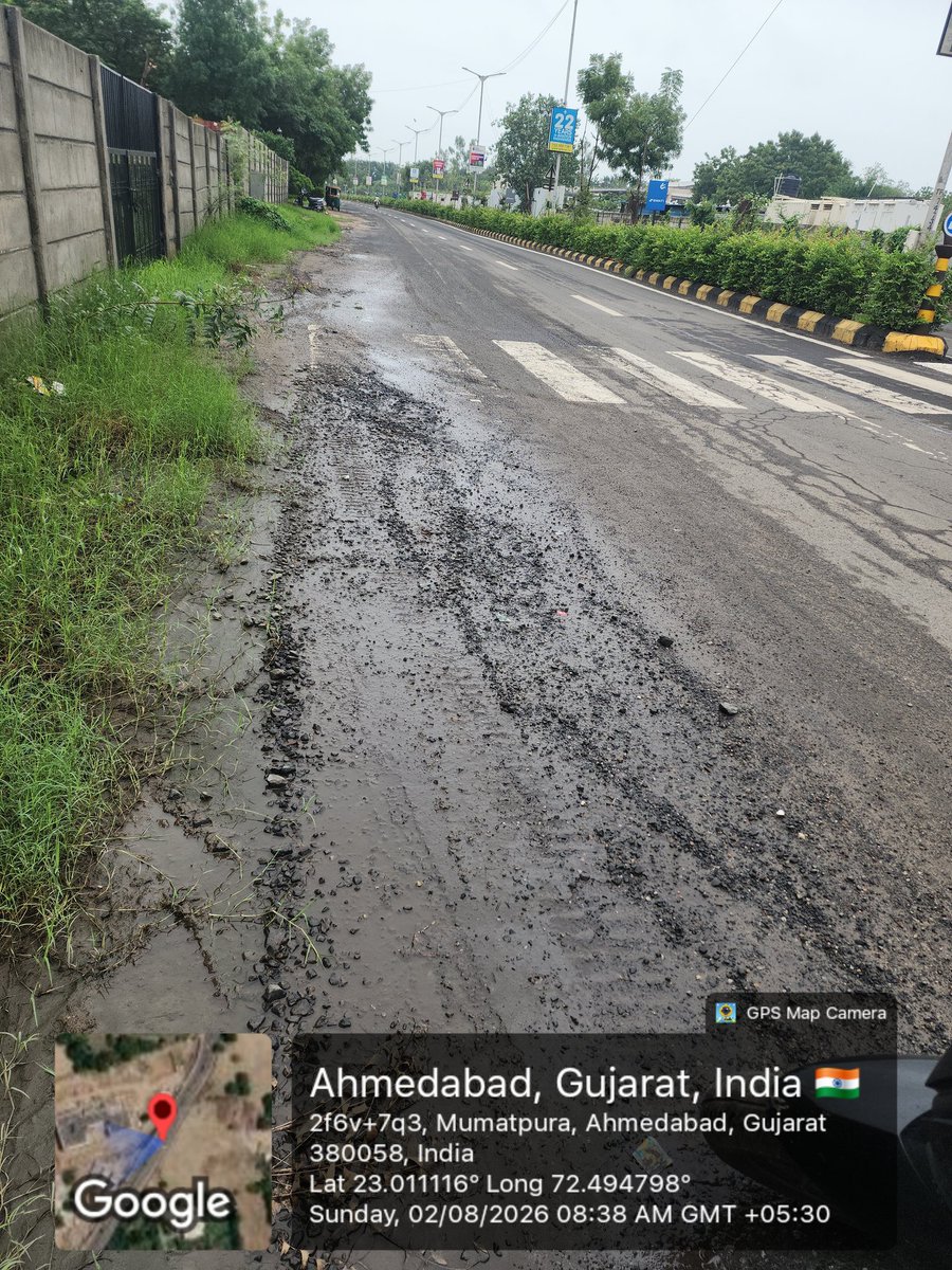 RJChanchiya's tweet photo. Please resolve this area road problem we are and other people also facing many problems because of this full broken road,because of this broken road we faced traffic problem,car moter, bus damaged,accident problem,this road is main road because of S.G highway diversion!Take care https://t.co/ezmRfIv0Vh