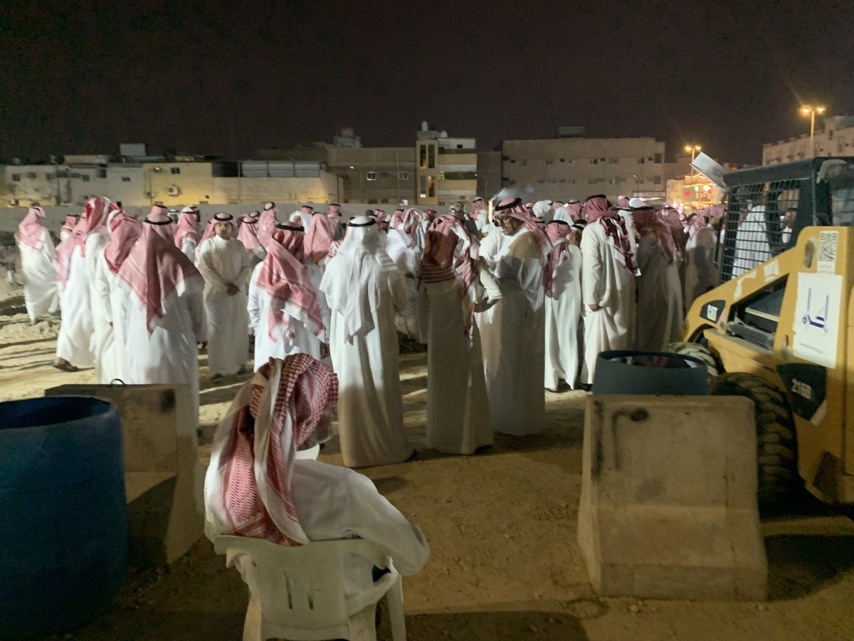 Bomosabalmulhim's tweet photo. ودعت الاحساء 
الليلةعبدالرزاق مؤيد العبيدي( عراقي الجنسية)
حيث شهد جنازته جموع كثيرةلاترتبط به نسب ولا قرابةولكن أخوةوصداقة 
شكرا لاهالي الاحساء 
على إظهار وتجسيد الاخوة الإسلامية بكل معانيها
وجزى الله خيراأصدقاء
(عبدالرزاق)الذين تنافسوا في تجهيزه ودفنه وفاءا بحقه رحمه الله تعالى https://t.co/baYxdY0QM4