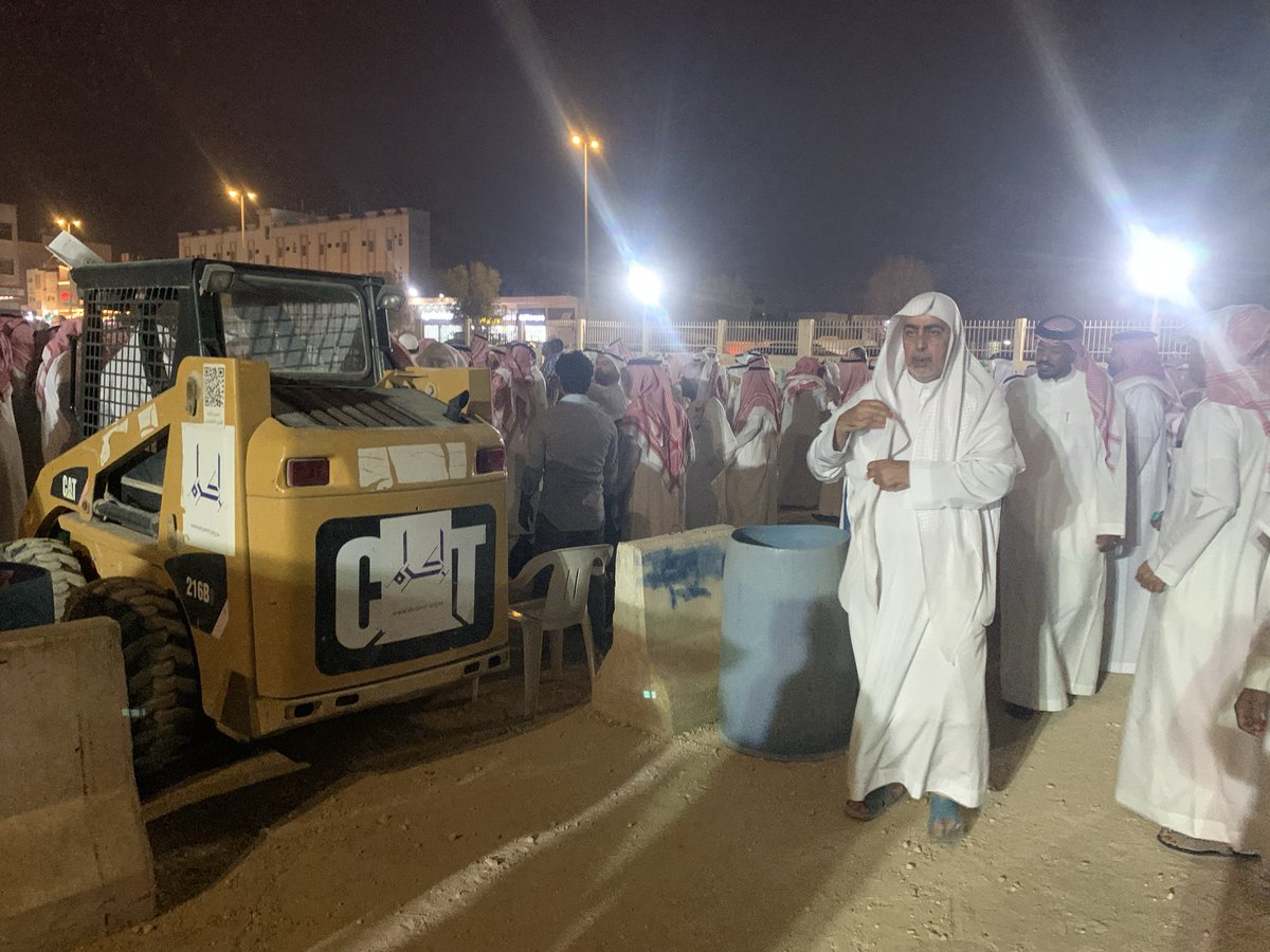 Bomosabalmulhim's tweet photo. ودعت الاحساء 
الليلةعبدالرزاق مؤيد العبيدي( عراقي الجنسية)
حيث شهد جنازته جموع كثيرةلاترتبط به نسب ولا قرابةولكن أخوةوصداقة 
شكرا لاهالي الاحساء 
على إظهار وتجسيد الاخوة الإسلامية بكل معانيها
وجزى الله خيراأصدقاء
(عبدالرزاق)الذين تنافسوا في تجهيزه ودفنه وفاءا بحقه رحمه الله تعالى https://t.co/baYxdY0QM4