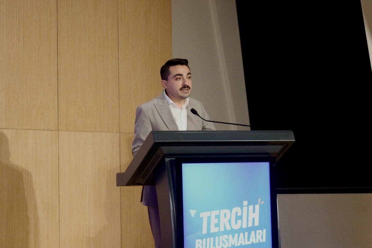 avibrahimkelek's tweet photo. 🎓 Geleceğine Doğru Bir Adım!

Üniversite sınavına giren genç kardeşlerimize tercih sürecinde rehberlik etmek amacıyla “Tercih Buluşmaları” programımızı gerçekleştirdik.

Gençlik Kolları Genel Başkan Yardımcımız @measikkutlu ile Kariyer Uzmanı ve Akademisyen Dr. Ali Bozgedik, tercih sürecine dair önemli bilgiler ve tavsiyelerini paylaştı.

🎯 Doğru Tercih, Güçlü Gelecek!

#TercihBuluşmaları #AKGençlik #Konya #Gençlik