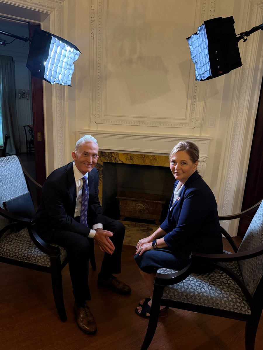 GowdyAmerica's tweet photo. .@TGowdySC sits down with @DarlineGrahamSC in the great state of South Carolina. Catch our interview tonight on Sunday Night in America 🇺🇸 https://t.co/00i3cyUsEJ