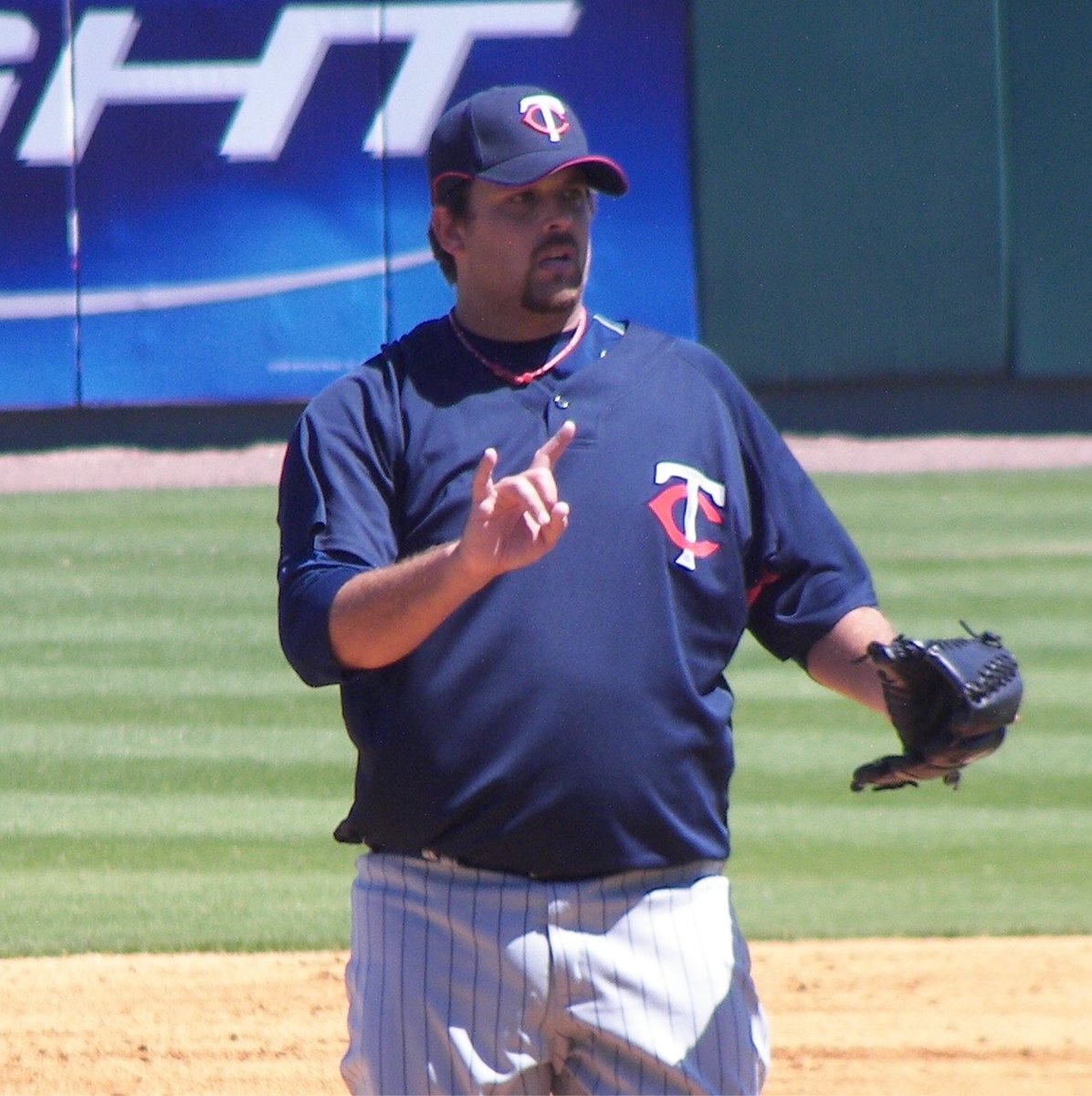 20YearsAgoSport's tweet photo. Tough day on the mound for Twins starting pitcher Boof Bonser. The Rangers roughed him up for 7 runs (4 ER) in just 4 innings. 

Texas ended up beating Minnesota 10-2 https://t.co/vZGdzOtHDc