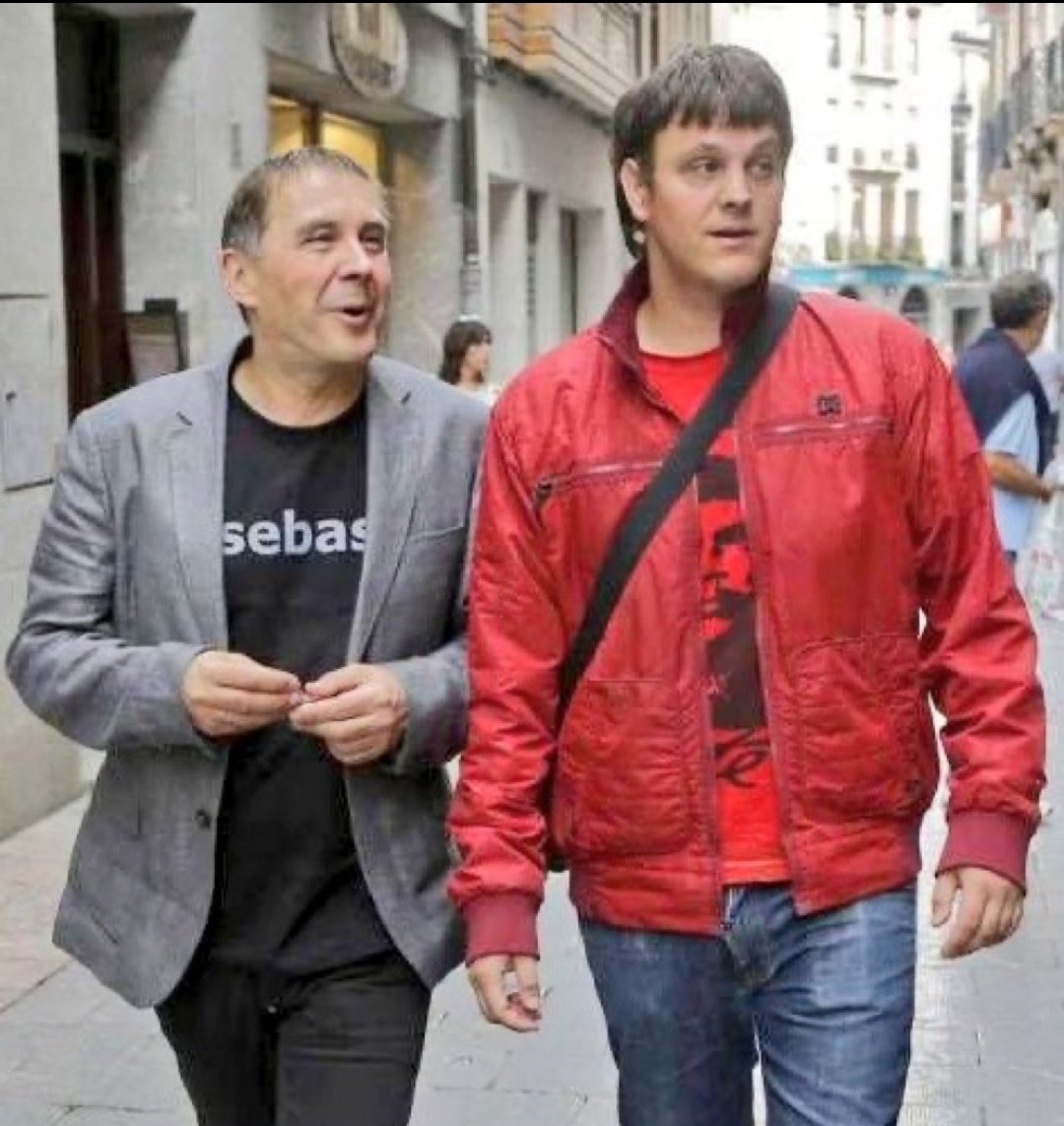 Botijero2's tweet photo. Cuando te follas a tu prima en las fiestas del pueblo. https://t.co/KQn3v4EuAz