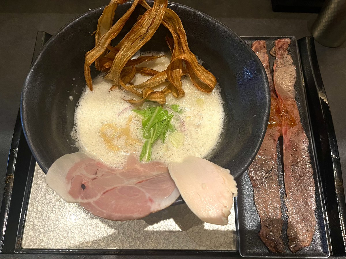 qqandoo's tweet photo. 神戸ご飯おいしすぎる…
よしもとゲーミング祭りも楽しすぎる！ https://t.co/YC6g3zBH63