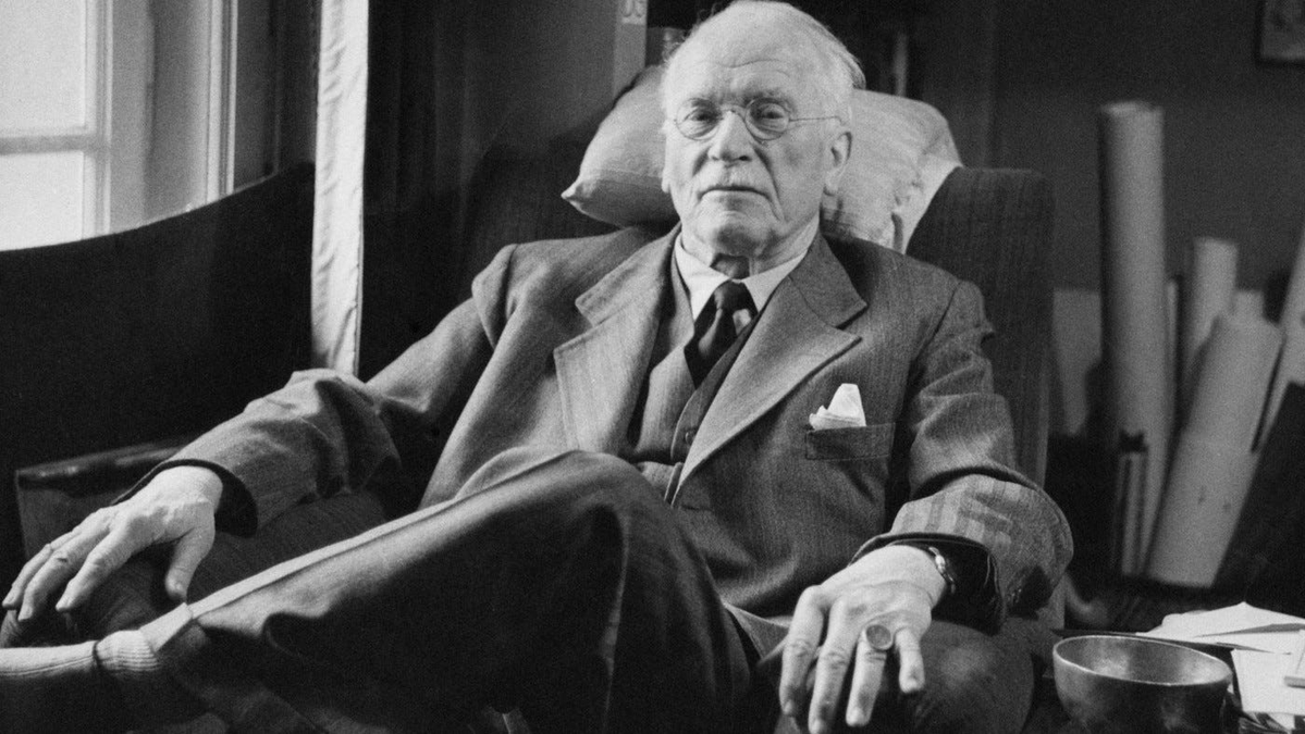 philosway's tweet photo. “No tree, it is said, can grow to heaven unless its roots reach down to hell.”

— Carl Jung https://t.co/AEGrRYFI1N