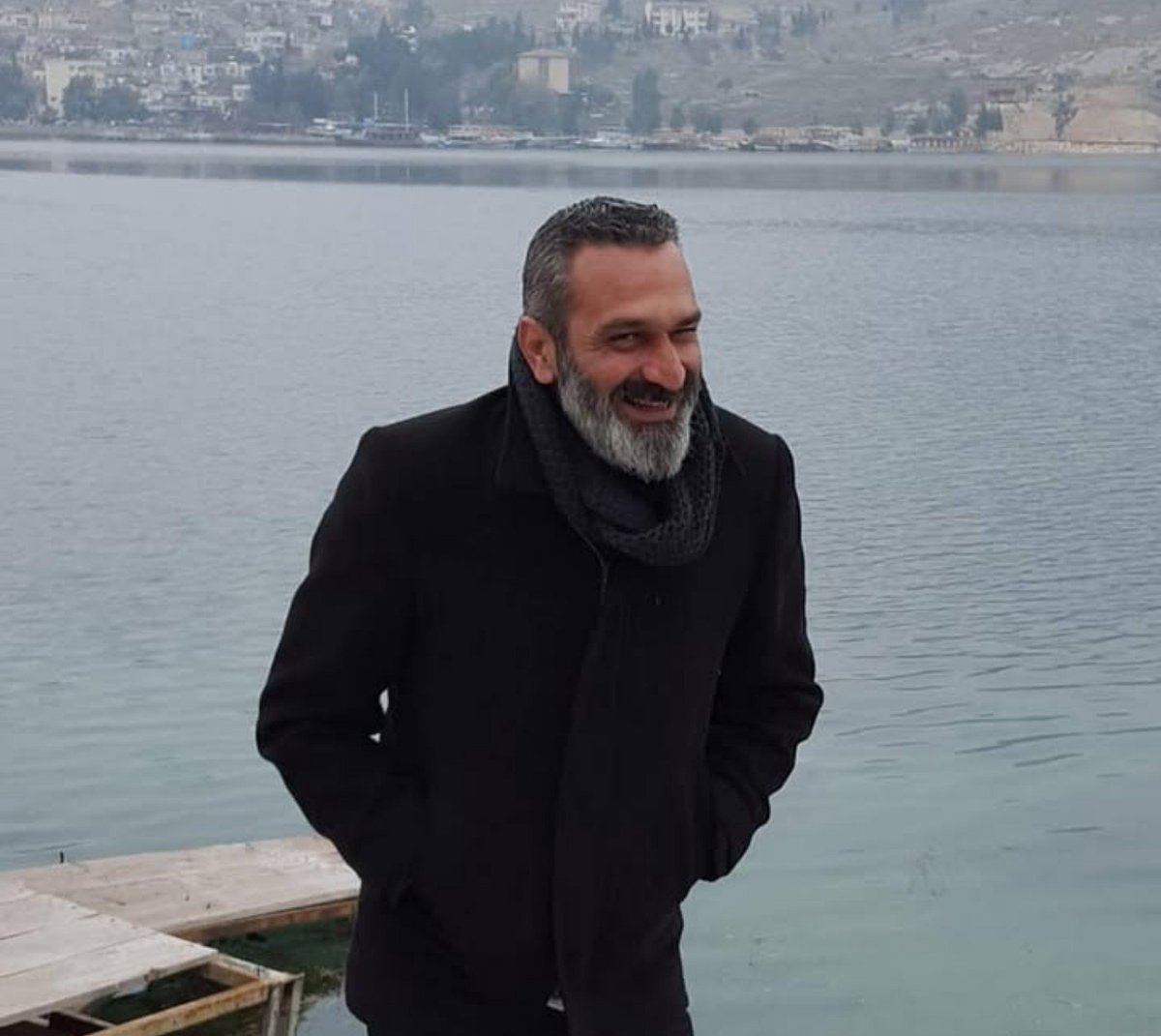 barrydaff's tweet photo. dışardan ne kadar soğuk ve ciddi bi insan gibi dursak da birinde samimiyetin s sini sezdiğimiz an biz https://t.co/d3MNx3tvXG