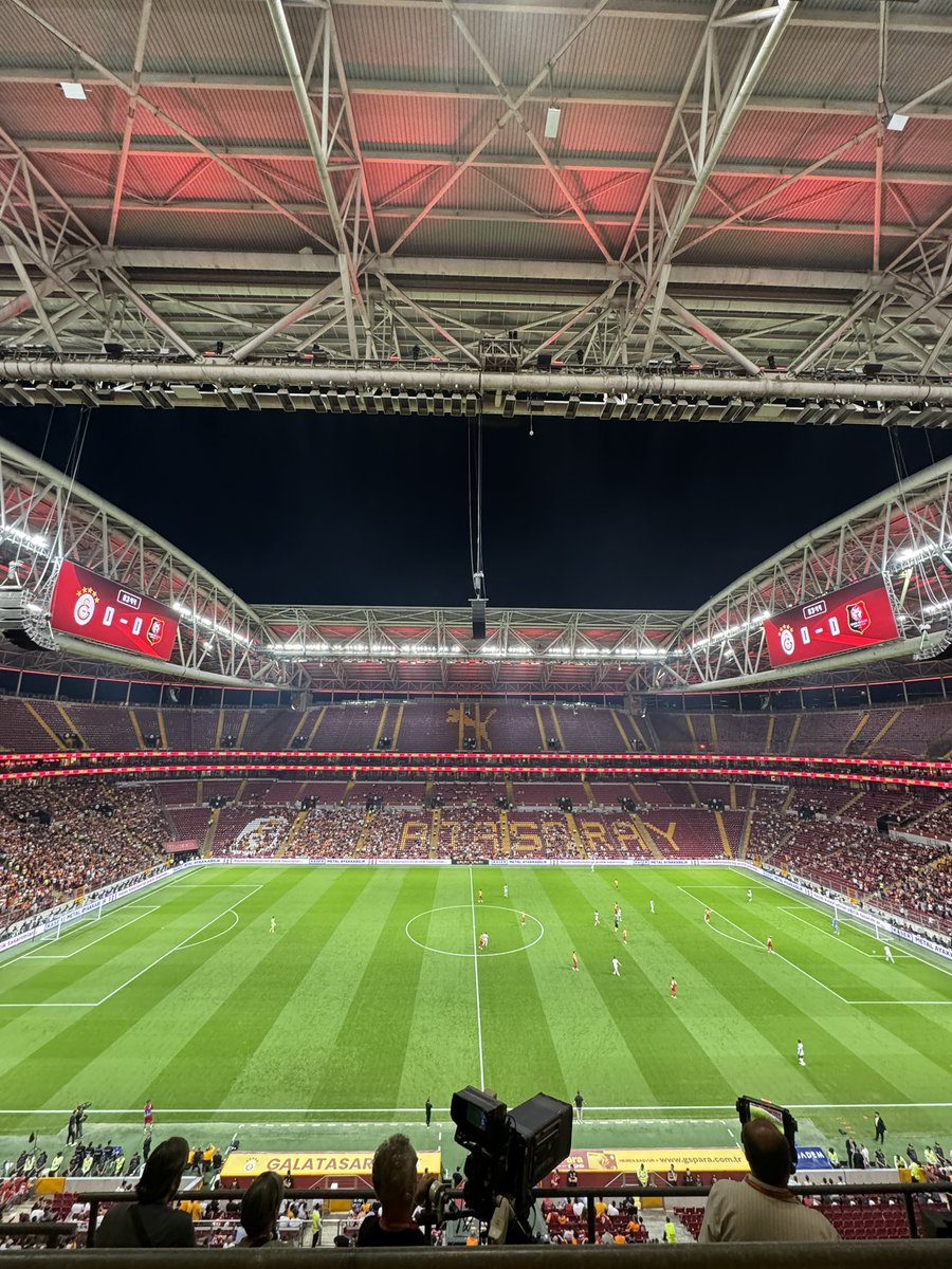 ferhat_kiziltas's tweet photo. Galatasaray - Rennes maçında Rams Park tribünleri. https://t.co/BwxZZrs7pN