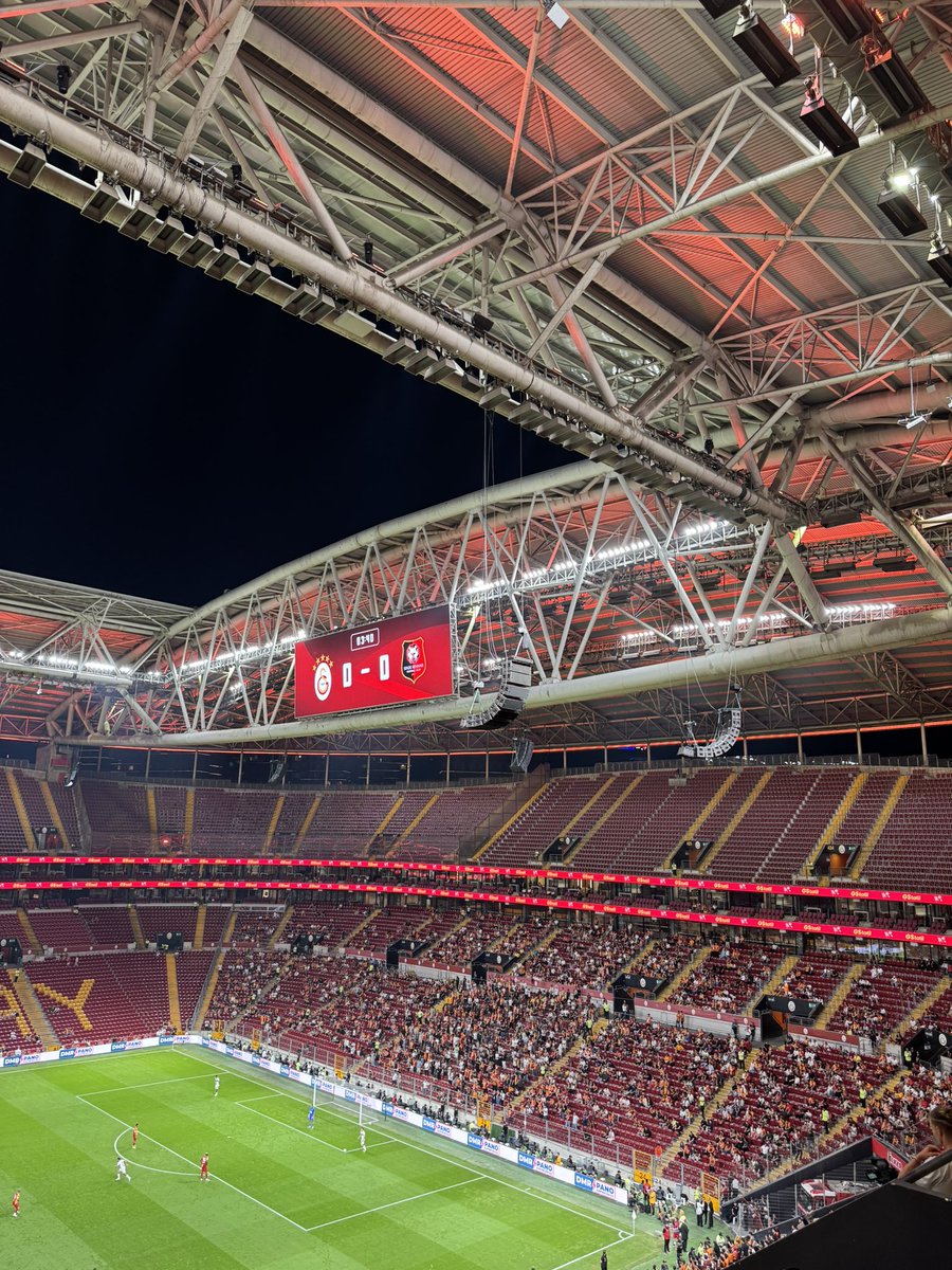 ferhat_kiziltas's tweet photo. Galatasaray - Rennes maçında Rams Park tribünleri. https://t.co/BwxZZrs7pN